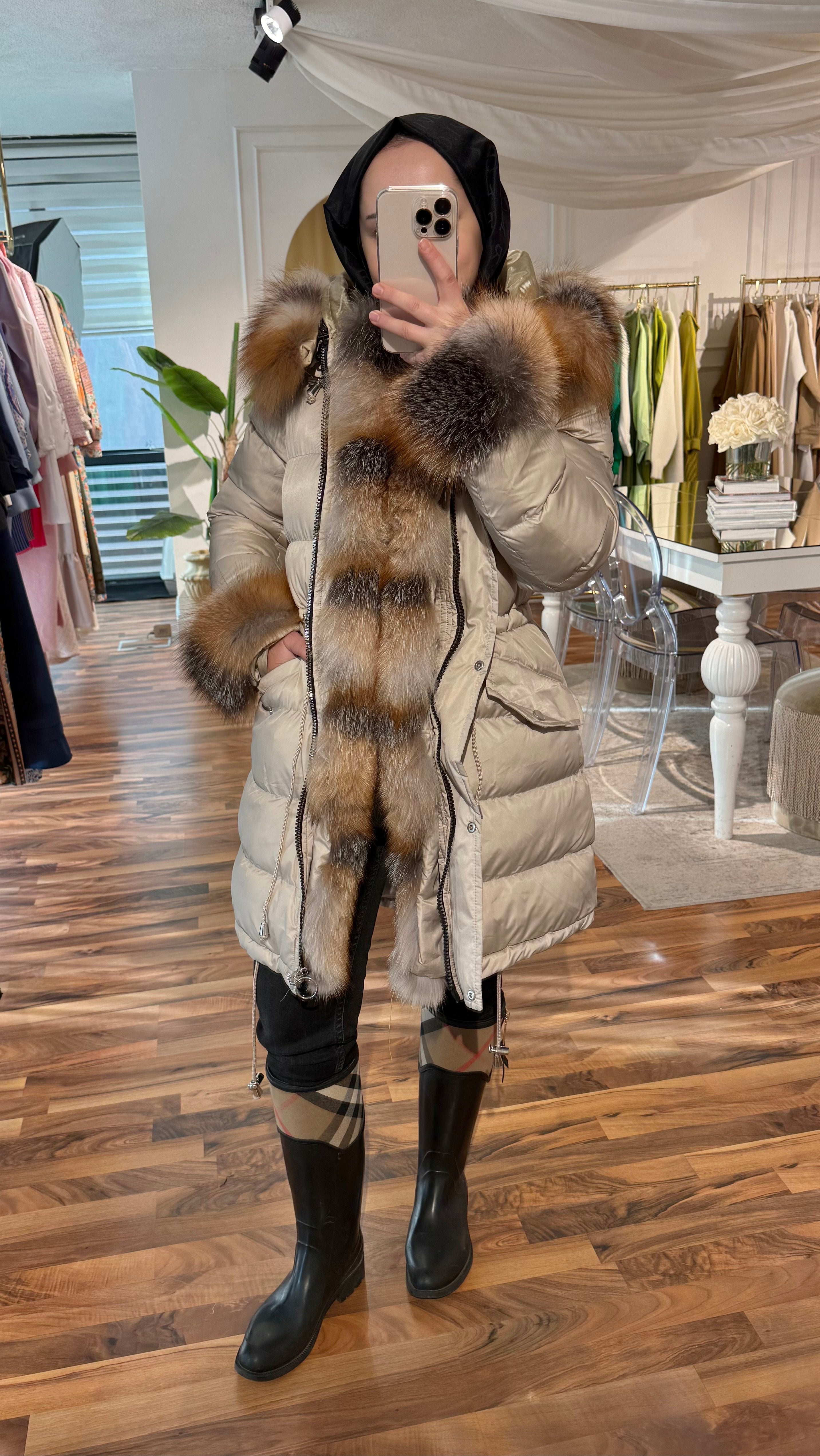 Kürk Detaylı Kapüşonlu Parka - Bej